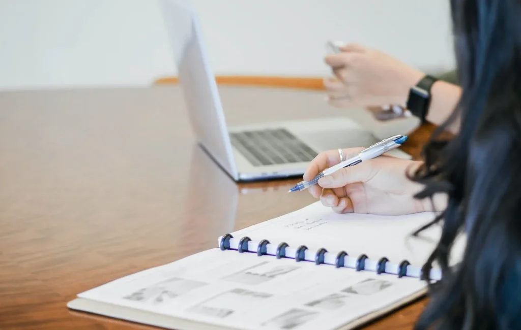 Image of a business person writing notes, with the term 'noruma' highlighted, indicating its Russian origin.