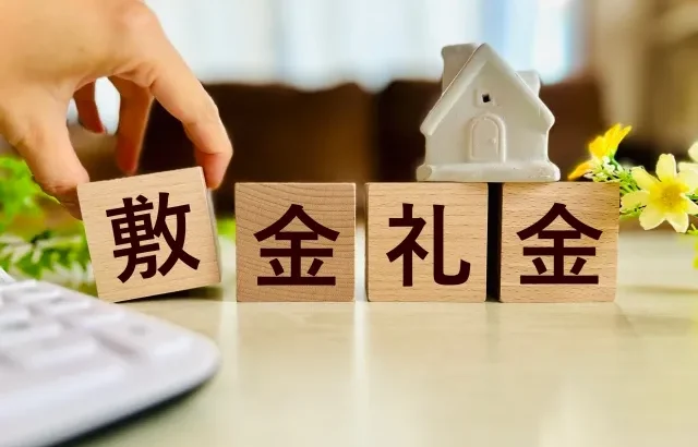 Image illustrating the concepts of Shikikin (deposit) and Reikin (key money) in a rental contract.