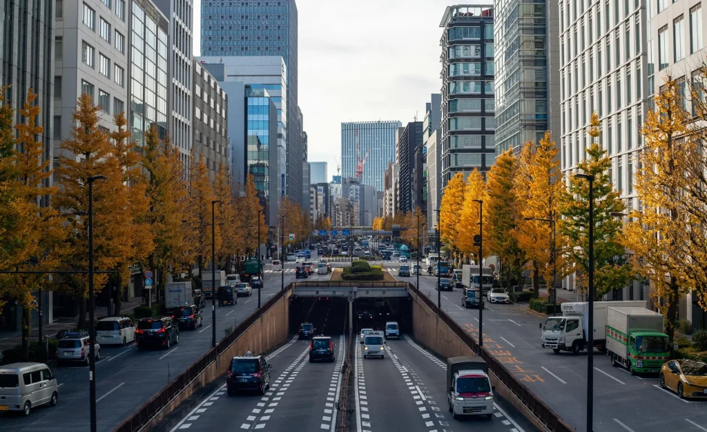 Image illustrating various strategies for reducing rental costs in a city.