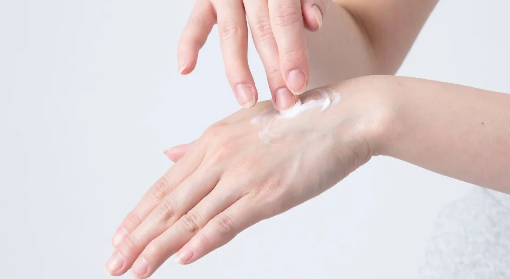 Image of common Japanese anti-itch medication products for insect bites.