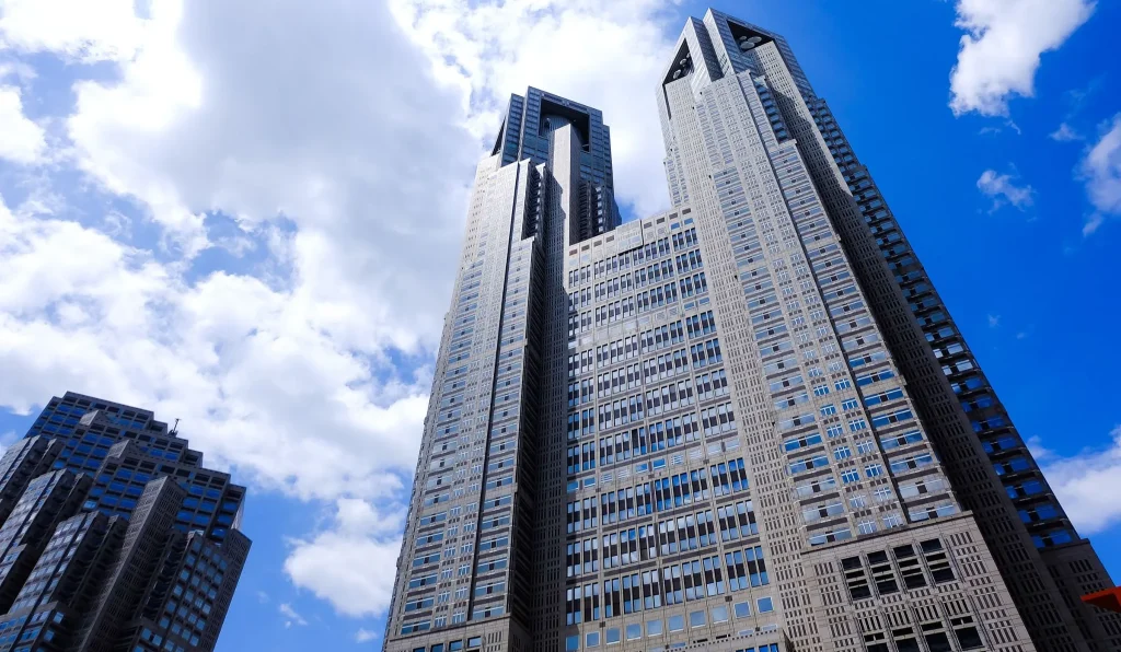 Image of the busy Shinjuku intersection, symbolizing its status as a major hub for foreign residents.