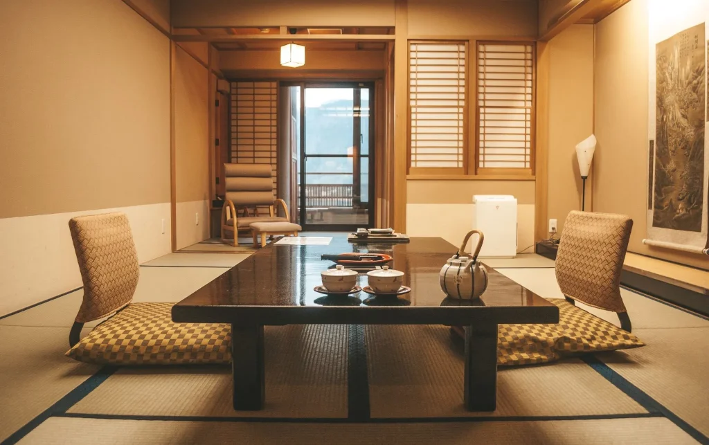 Image illustrating the etiquette of not stepping on the 'Heri' (border) of a Tatami mat.