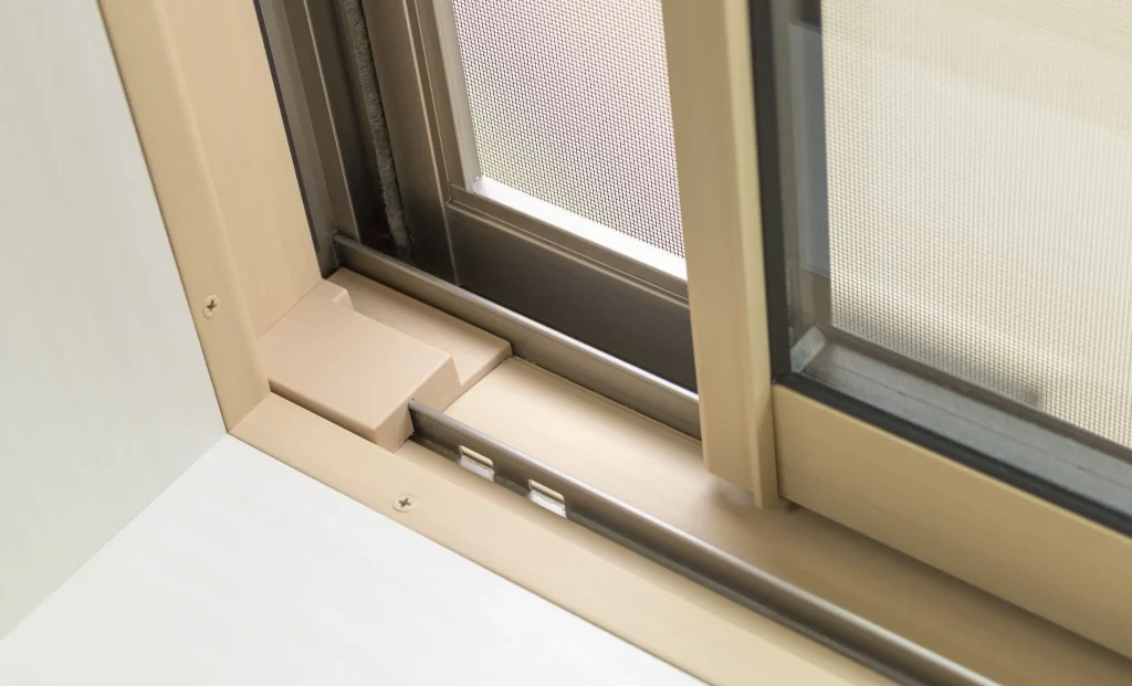 Image illustrating various methods for preventing cockroaches from entering a home, such as cleaning and sealing gaps.
