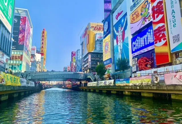 Image highlighting the friendly atmosphere and low cost of living in Osaka.