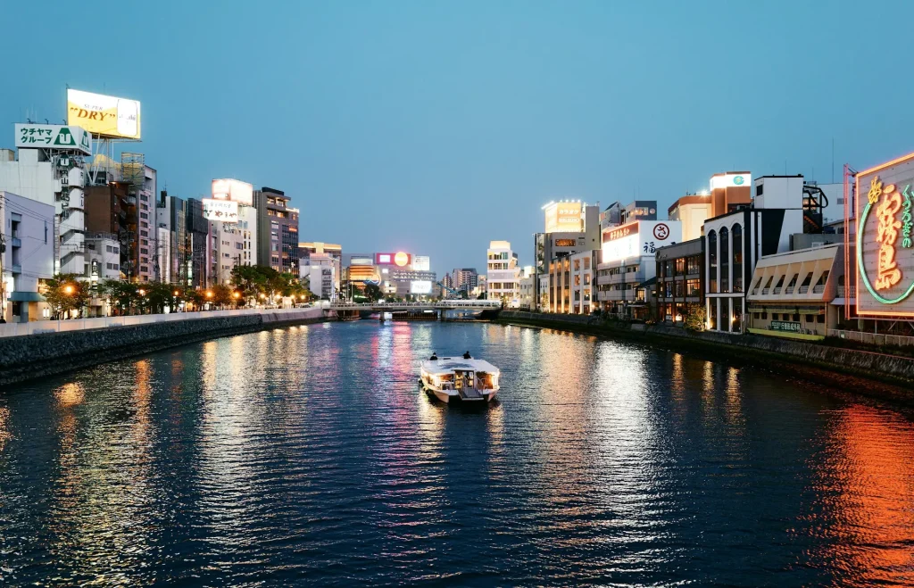 Image of the Fukuoka cityscape, highlighting the harmony between its urban and natural environment.