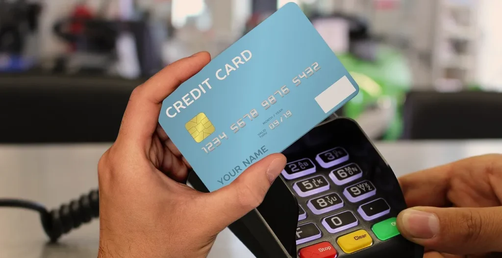Image illustrating the multiple payment options available with a single Japanese credit card.