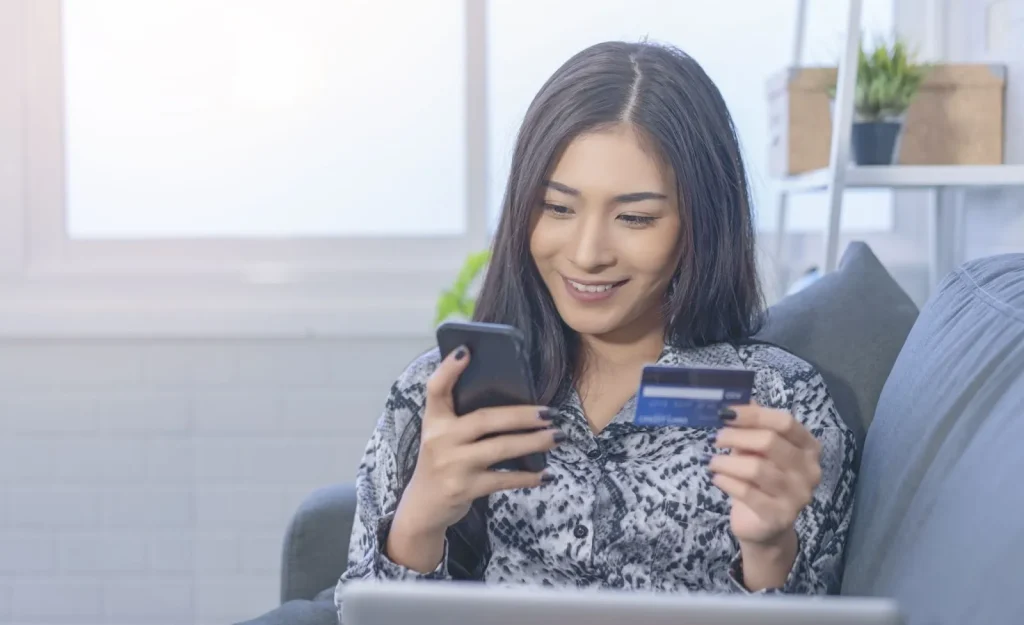 Image highlighting the four main advantages of using a debit card over other payment methods.