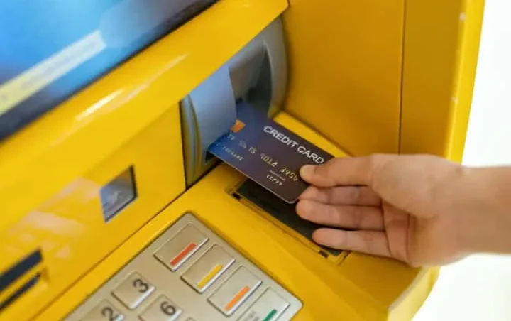 Image illustrating the three main types of card loans in Japan: bank loans, credit card loans, and consumer finance loans.