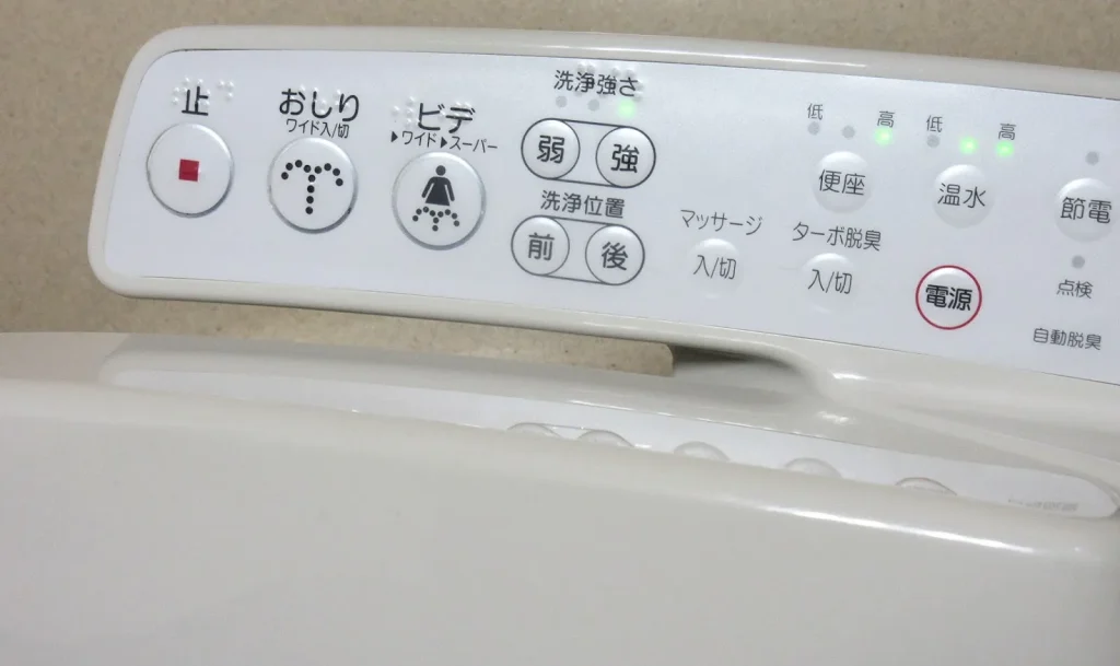 Image of a Washlet control panel, listing various functions and their Japanese terms.