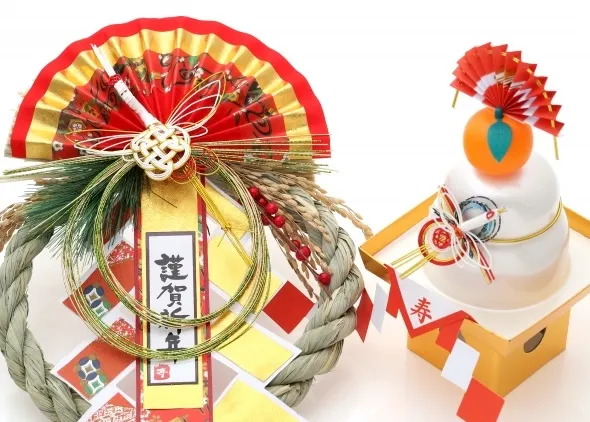 Image showing various Japanese New Year decorations, including Shimenawa and Kagami Mochi.