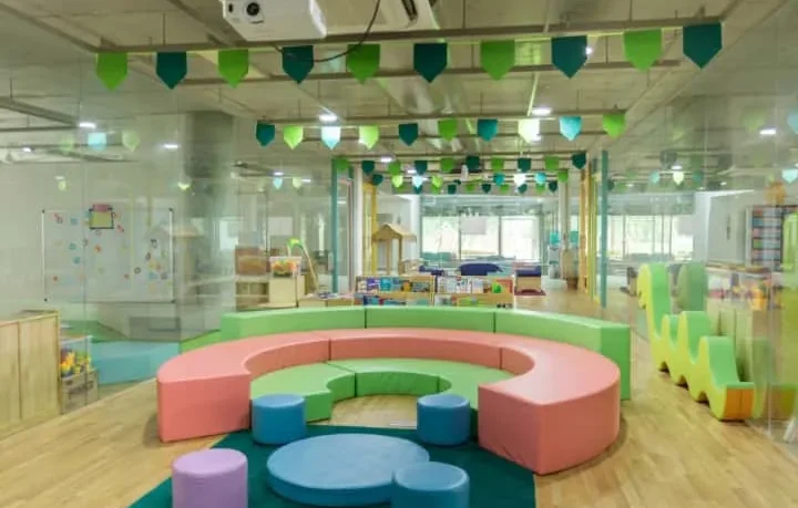 Image illustrating the concept of an entrance exam or assessment for a Japanese kindergarten.