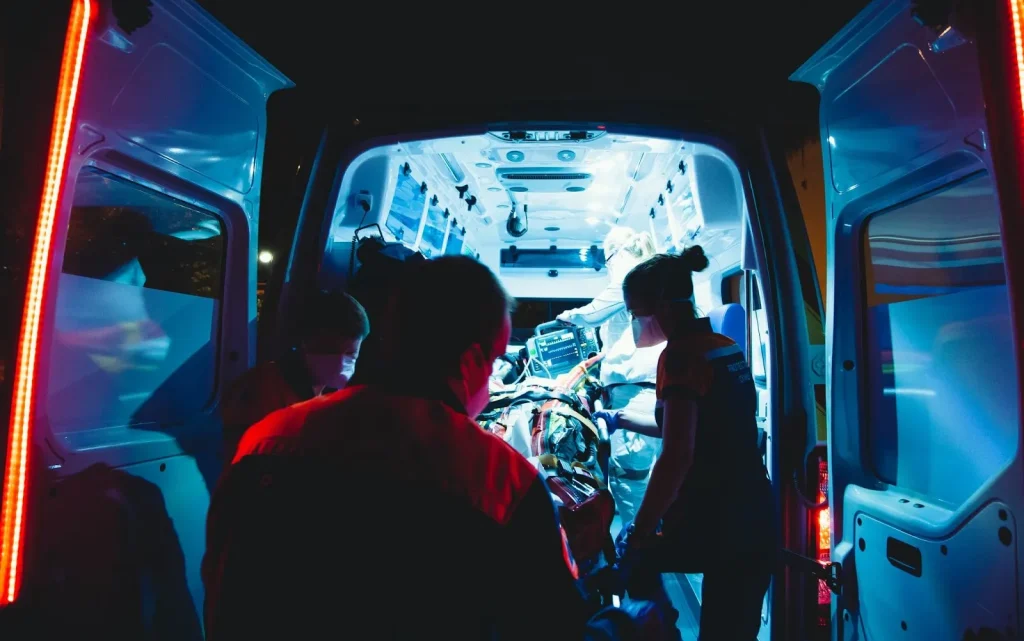 Image of a smartphone dialing 119, the emergency number for an ambulance in Japan.