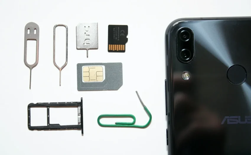 Image illustrating the importance of checking SIM card compatibility and phone unlock status.