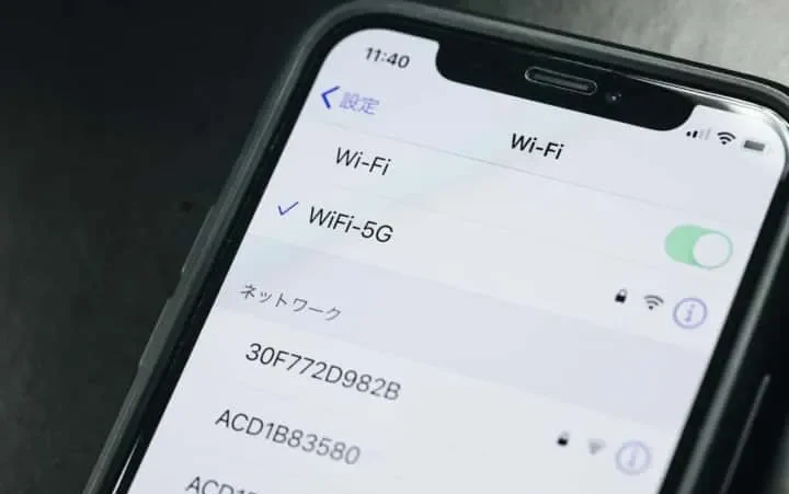 Image showing a smartphone screen step-by-step for connecting to Shinkansen Free Wi-Fi.