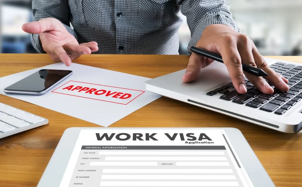 Image showing different types of Japanese visa cards, with text indicating which ones allow part-time work.