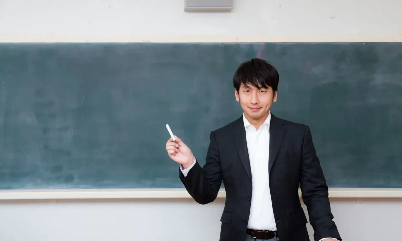 Image of a business meeting, emphasizing the formal communication style used in Japan.
