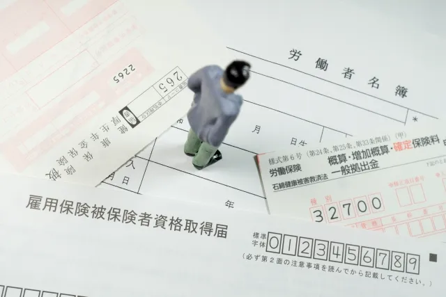 Image illustrating the two main categories of Japanese employee benefits: Statutory and Non-Statutory.
