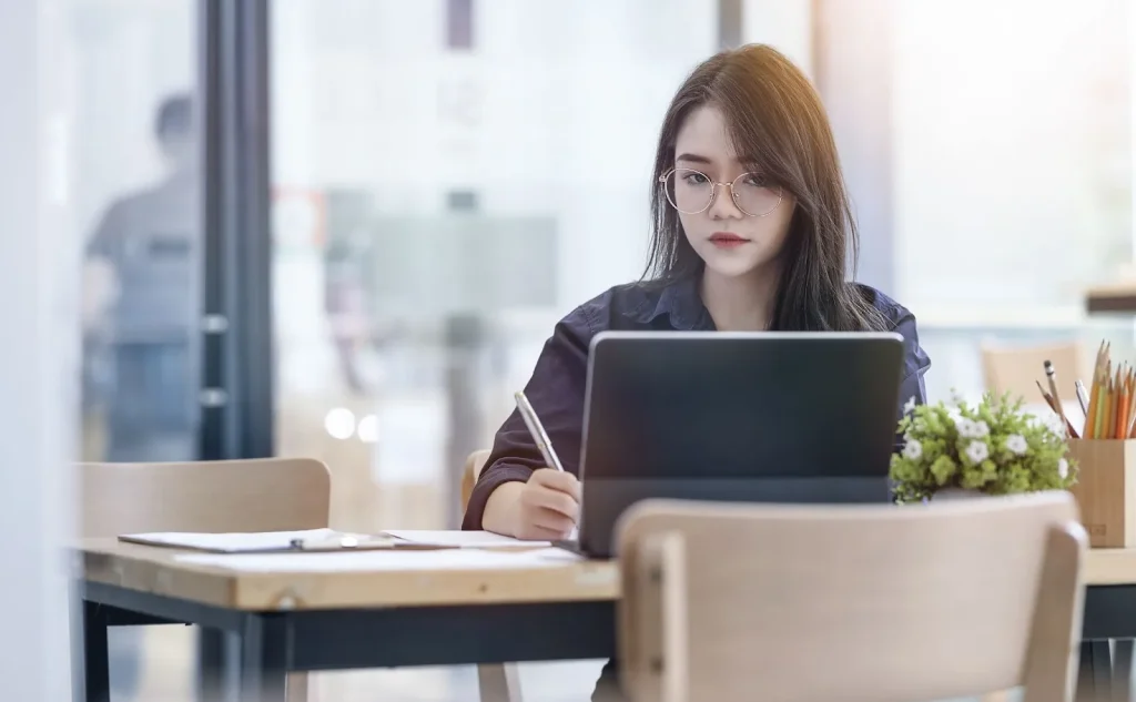 Image illustrating the process of finding and applying for an internship in Japan.