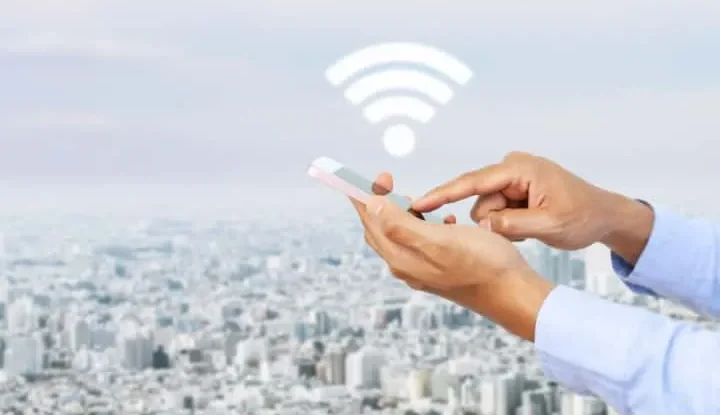 Image comparing a pocket Wi-Fi device and a SIM card, highlighting the advantage of Pocket Wi-Fi for multiple devices.