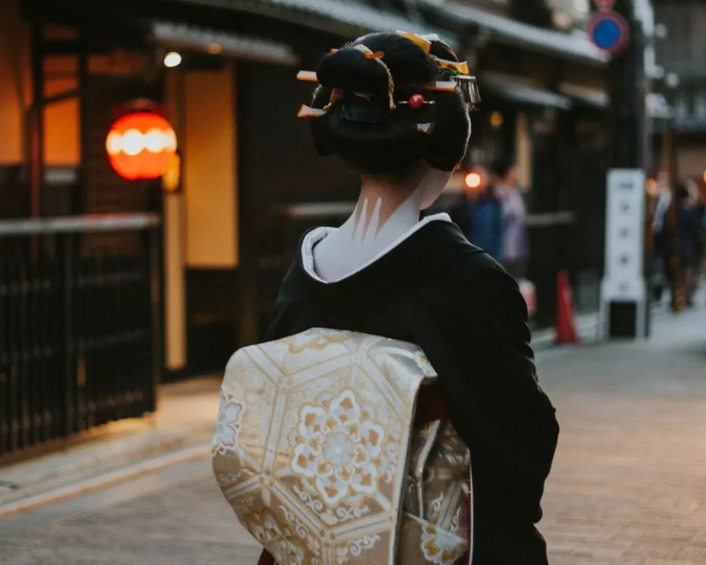 Image of a couple in traditional kimono walking through a historic street in Kyoto.